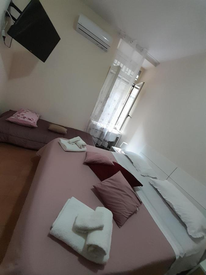Dimora Donna Carmela Apartment Napoli Bagian luar foto