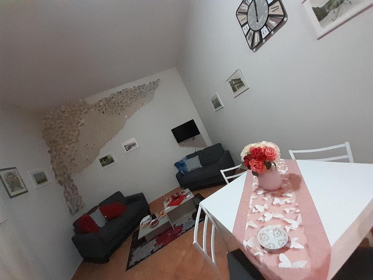 Dimora Donna Carmela Apartment Napoli Bagian luar foto