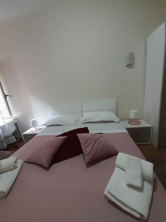 Dimora Donna Carmela Apartment Napoli Bagian luar foto