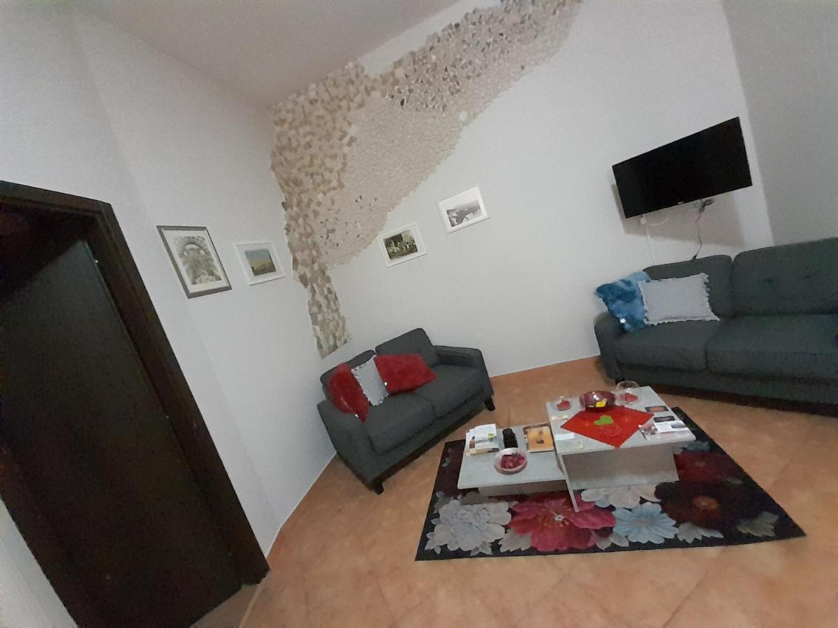 Dimora Donna Carmela Apartment Napoli Bagian luar foto
